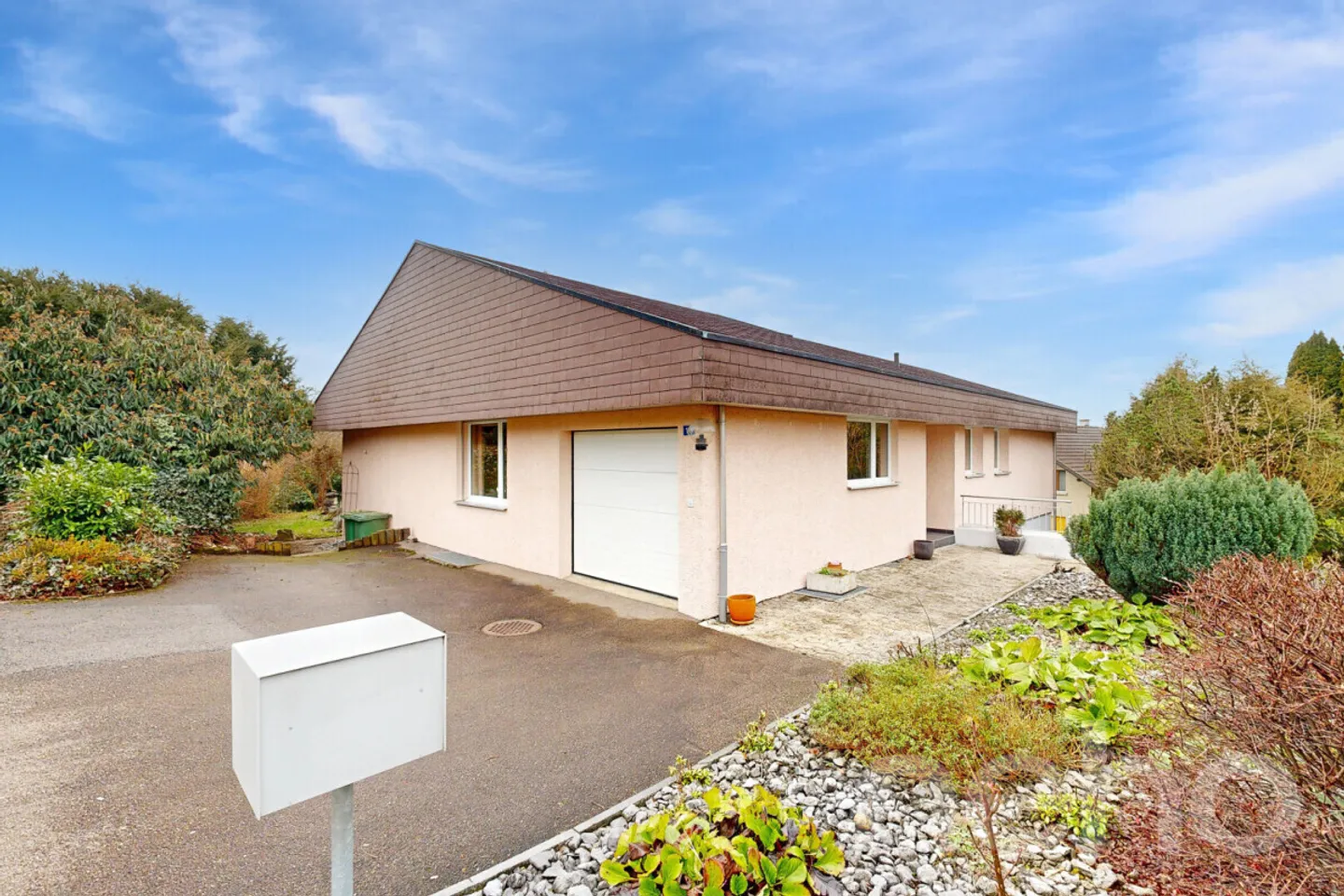 Ampia casa unifamiliare di 6,5 stanze con terreno di 1111 m2 - Foto 1 di 12