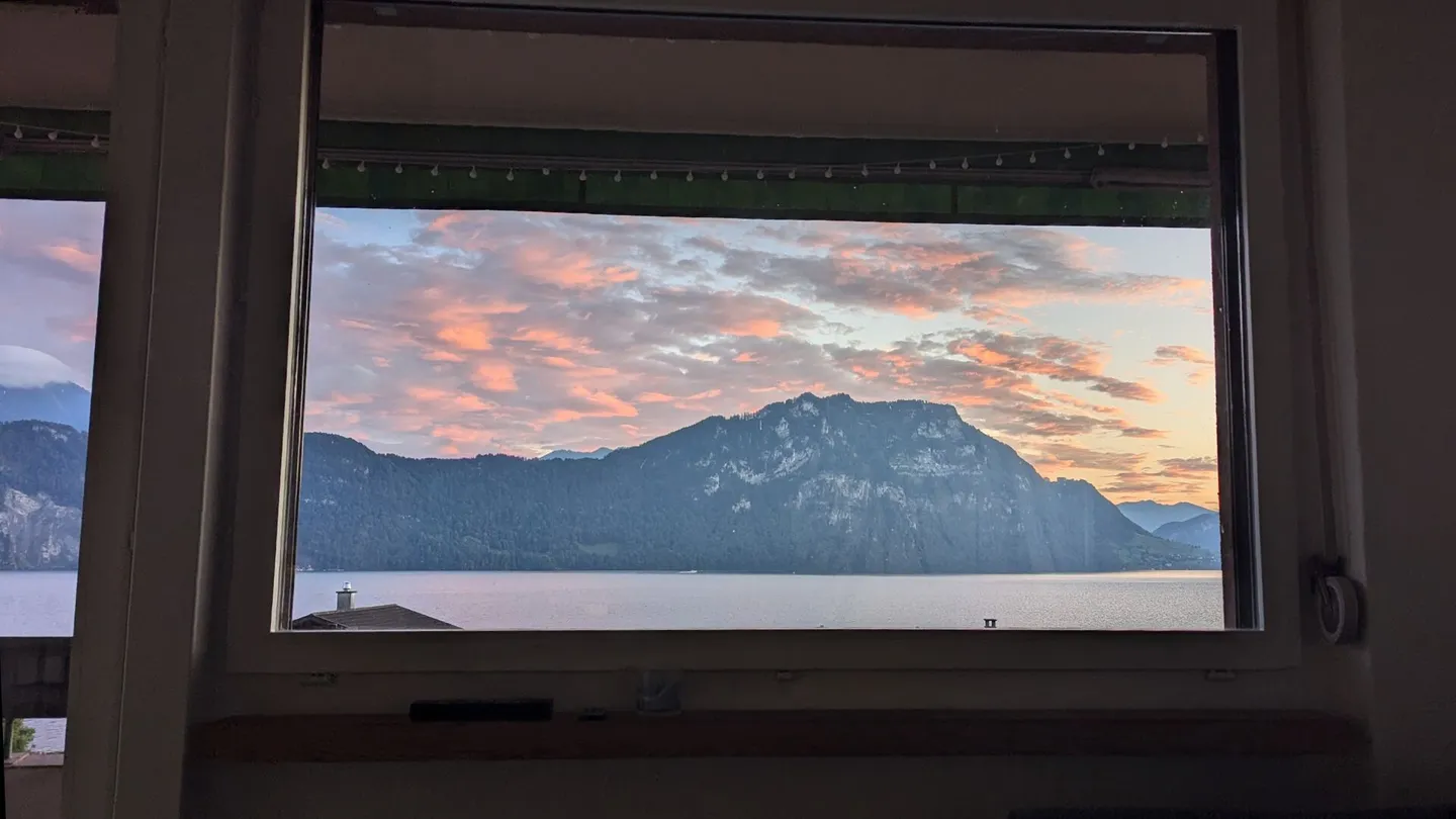 Appartamento di 4 locali con vista lago ininterrotta - Foto 8 di 12