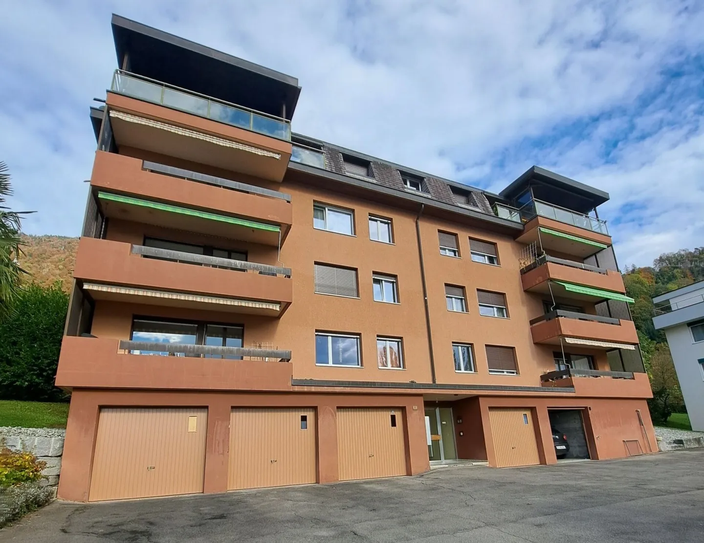 Appartamento di 4 locali con vista lago ininterrotta - Foto 10 di 12