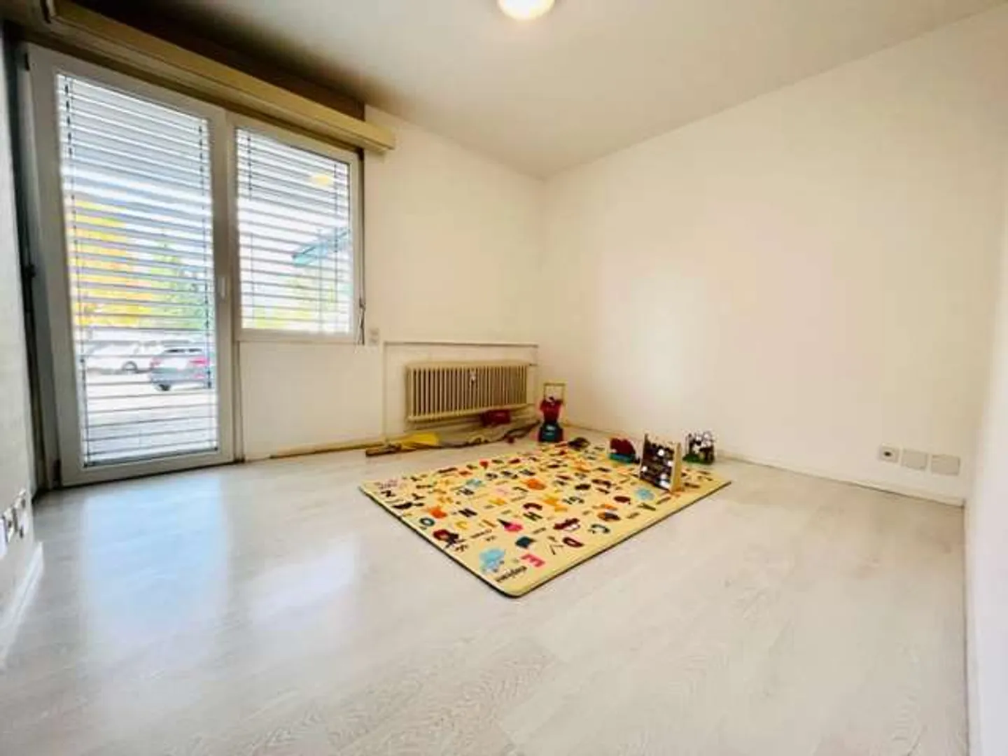 Appartement confortable de 4,5 pièces avec jardin - Photo 9 sur 13