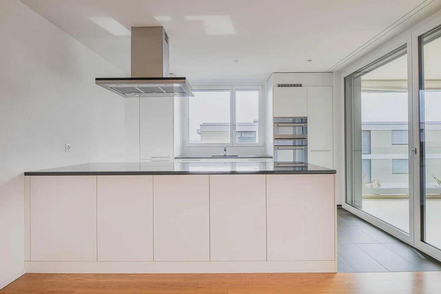 Beautiful and bright 4.5 room apartment for rent in Kloten - Photo 4 of 12