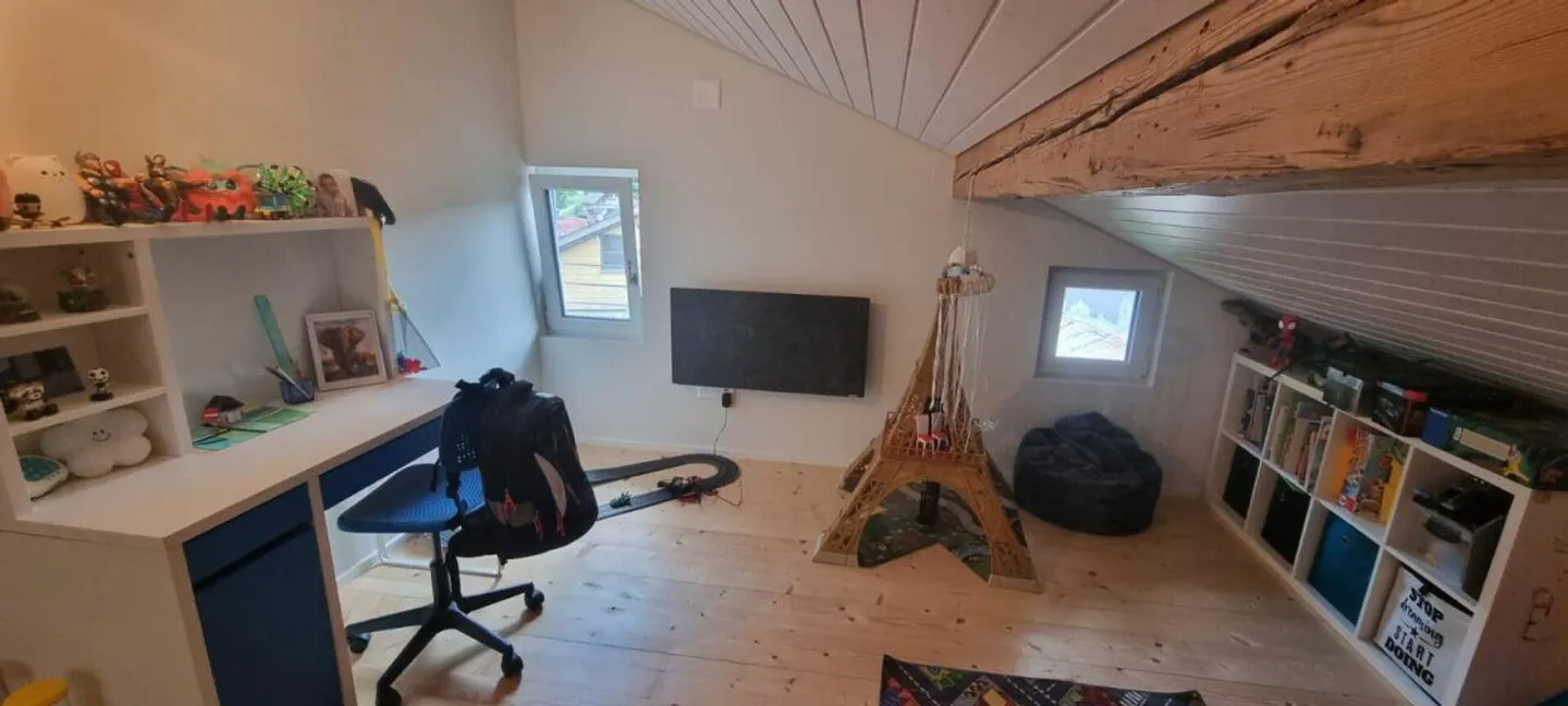 Casa bifamiliare di 4,5 stanze con un fascino particolare - Foto 9 di 12