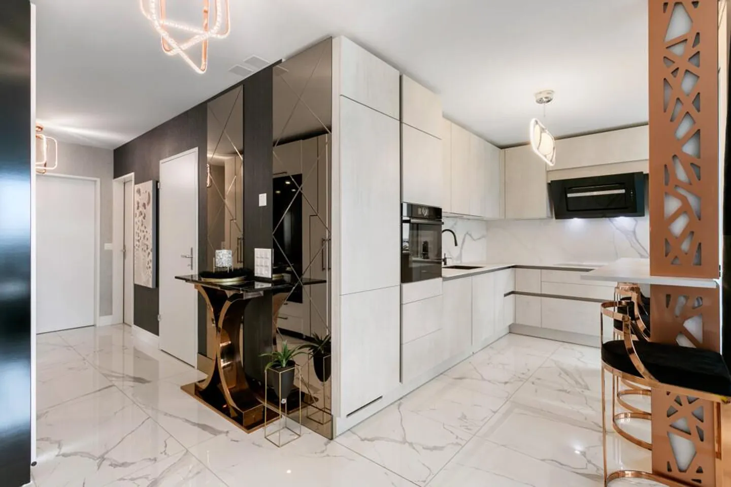 Moderne. Confortable. Central. - Photo 2 sur 8