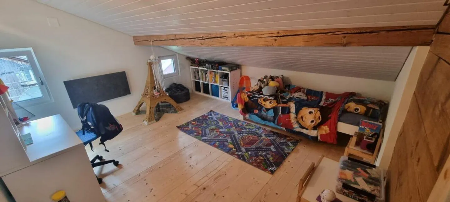 Casa bifamiliare di 4,5 stanze con un fascino particolare - Foto 10 di 12