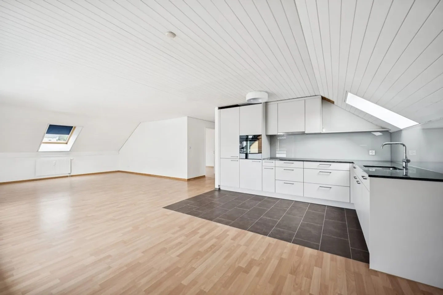 PRIMA LOCAZIONE DOPO RISTRUTTURAZIONE! - Foto 2 di 10