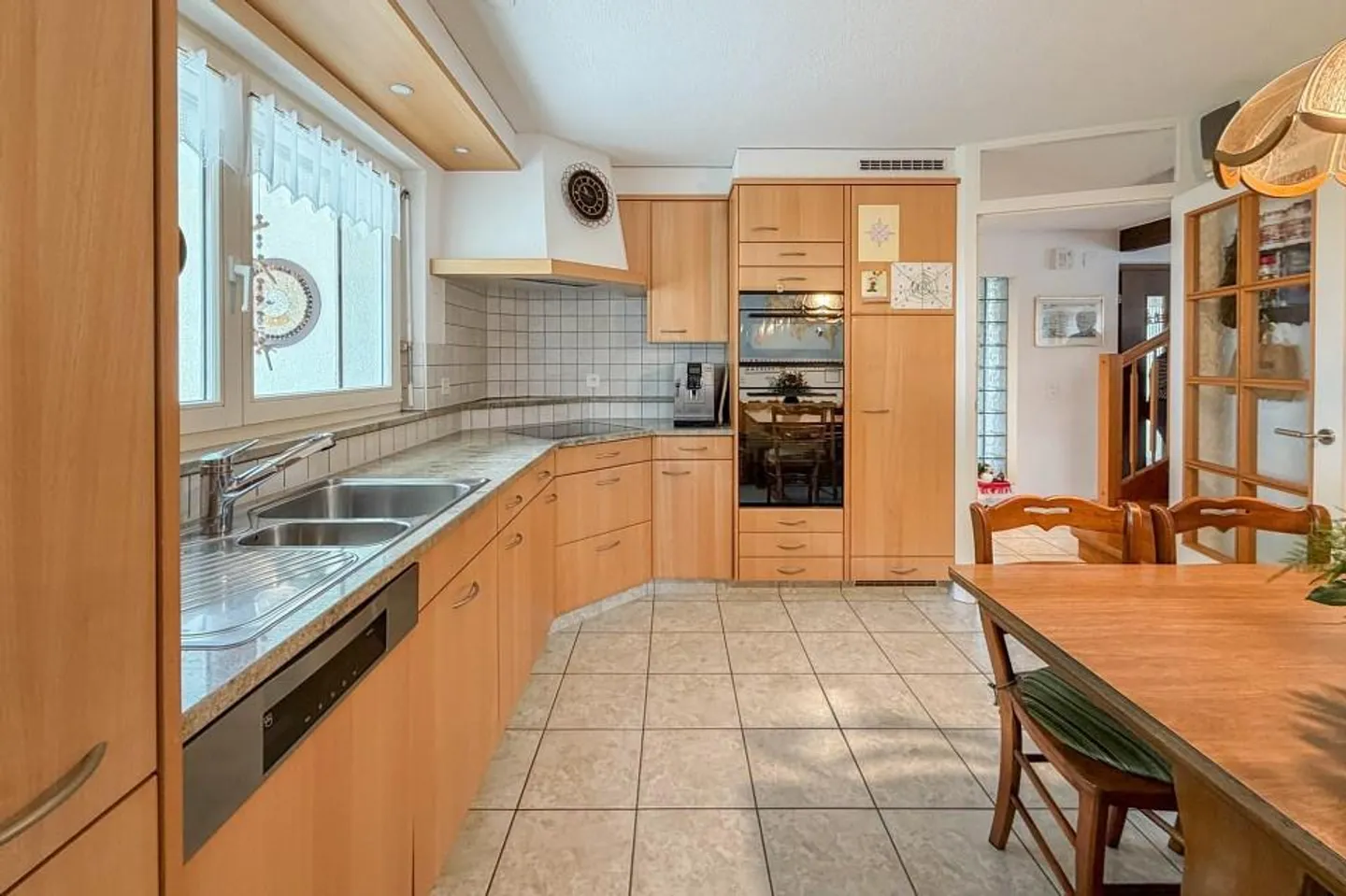 Geräumiges Familienhaus mit Garten - Foto 6 von 13