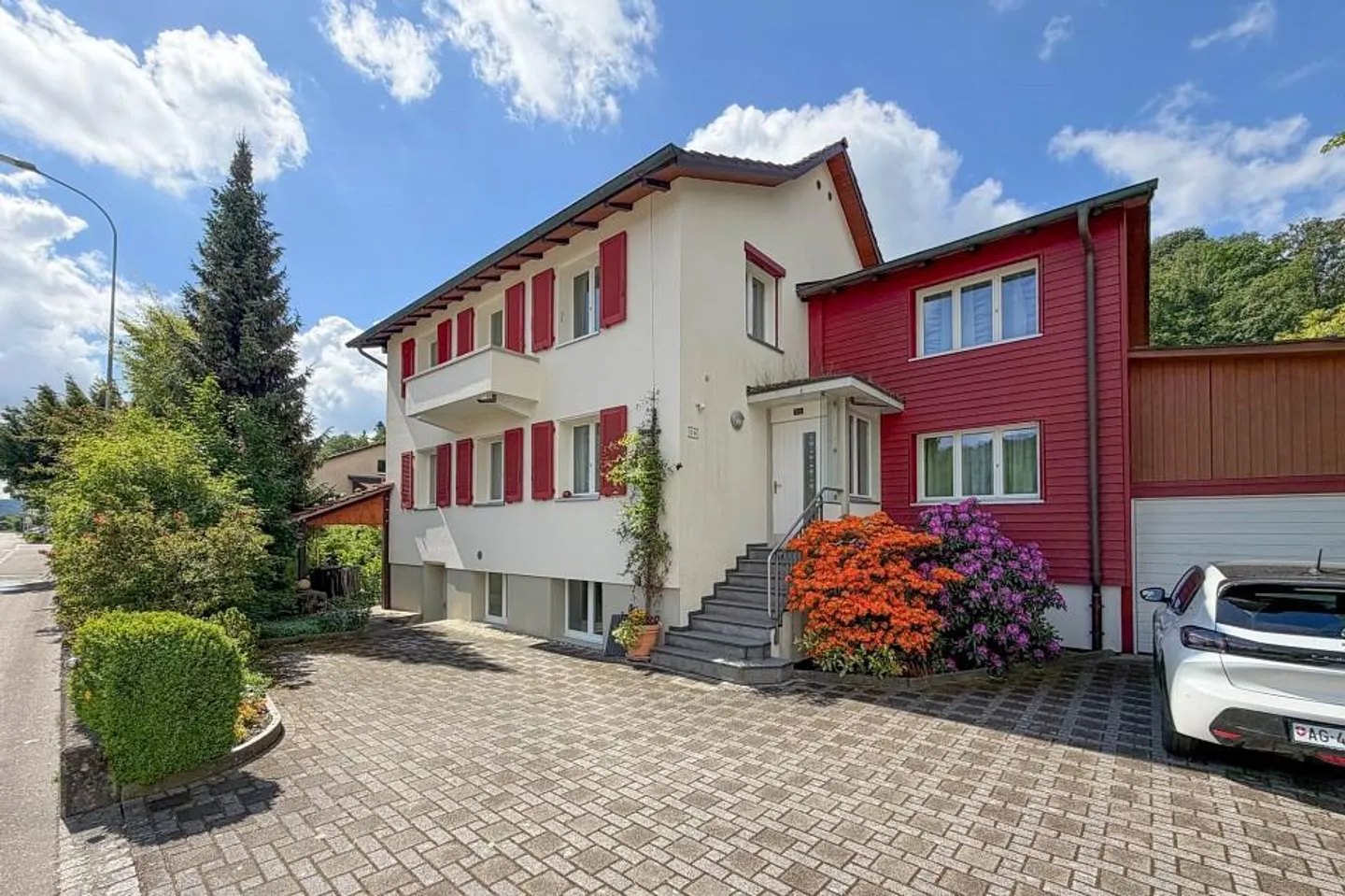 Geräumiges Familienhaus mit Garten - Foto 1 von 13