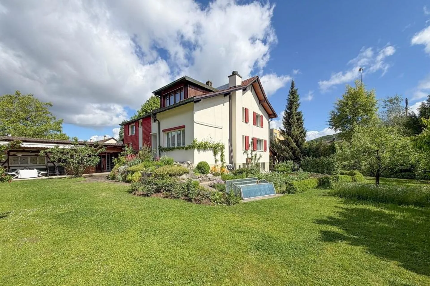 Geräumiges Familienhaus mit Garten - Foto 2 von 13