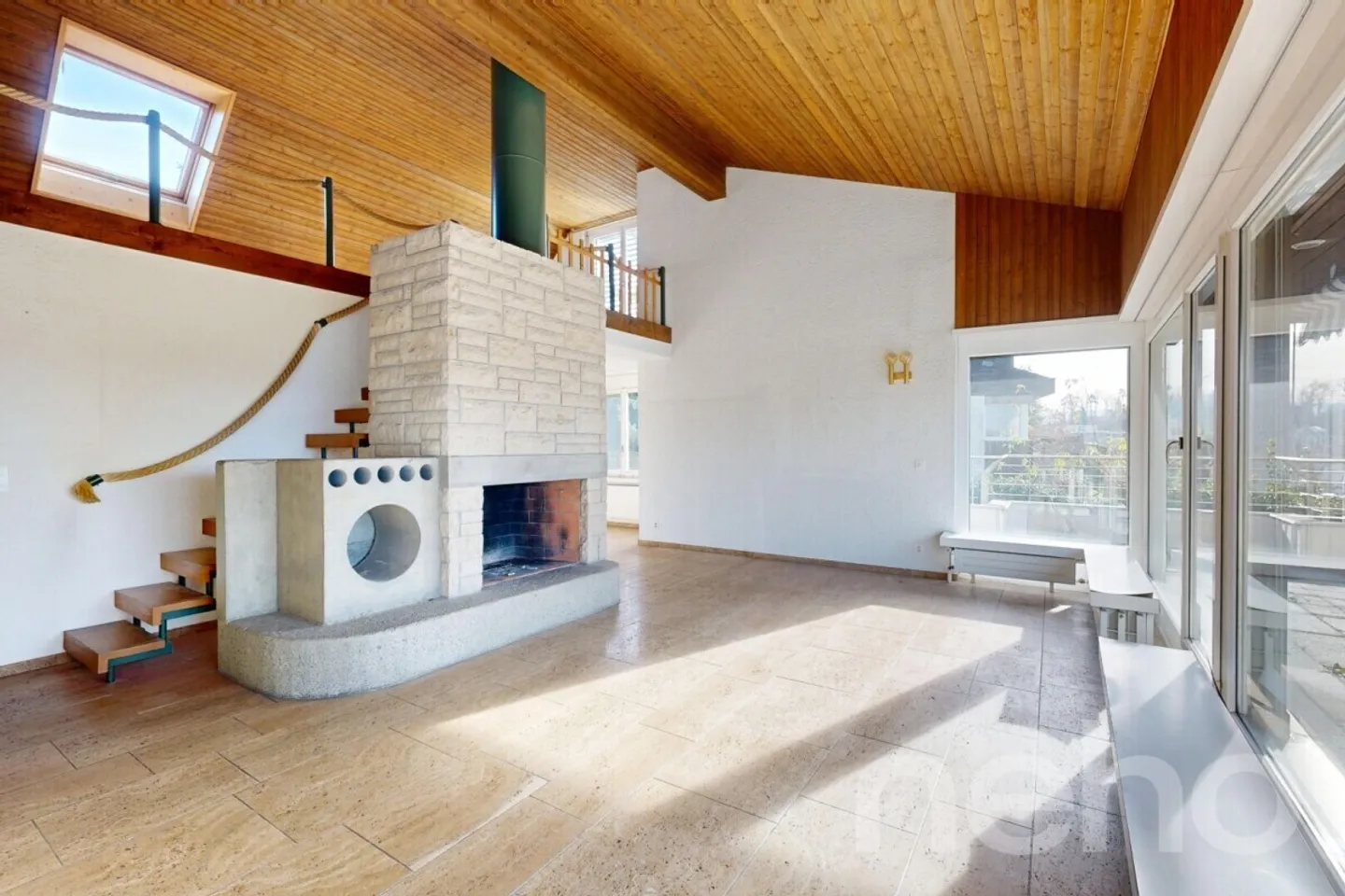 Villa with Indoor Pool - Dream Home with a View and Potential - Photo 4 of 12