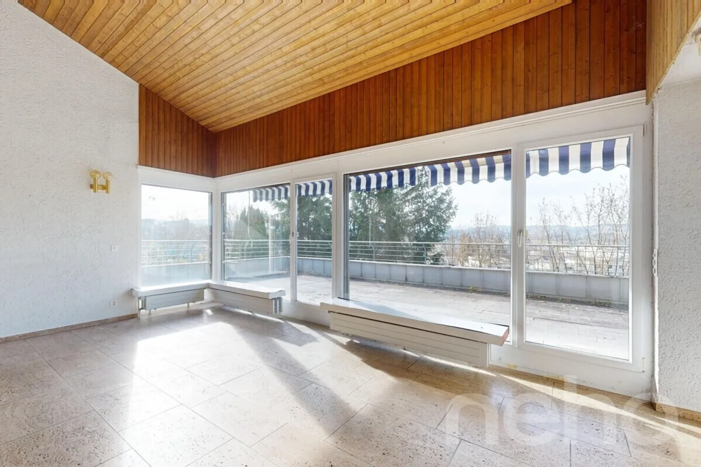 Villa with Indoor Pool - Dream Home with a View and Potential - Photo 5 of 12