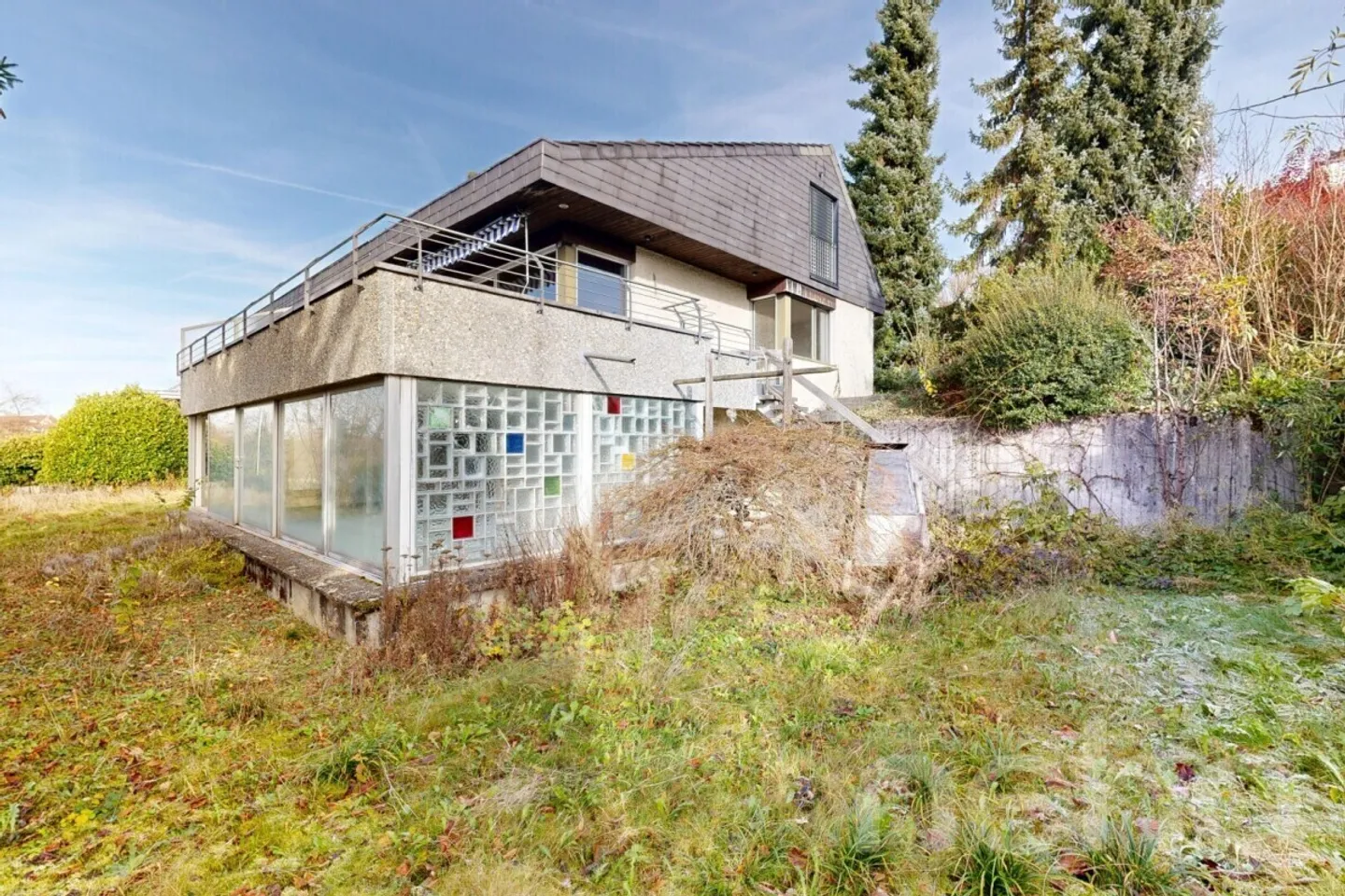 Villa with Indoor Pool - Dream Home with a View and Potential - Photo 3 of 12