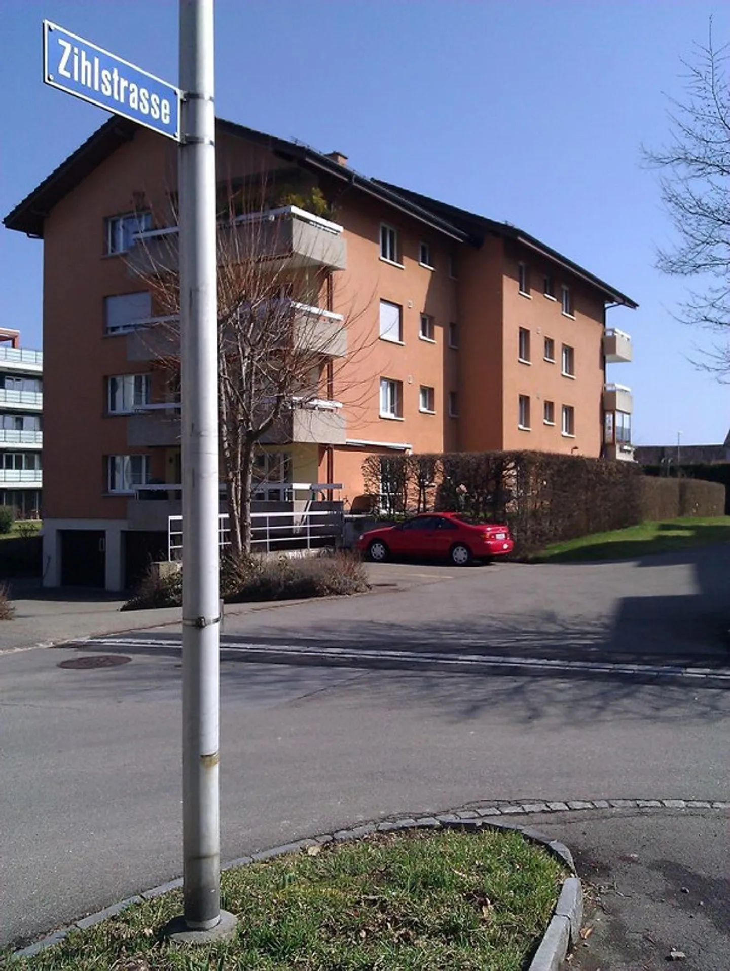 Appartamento 4½ locali al 1° piano vicino al lago in una zona commerciale vivace - Foto 2 di 11