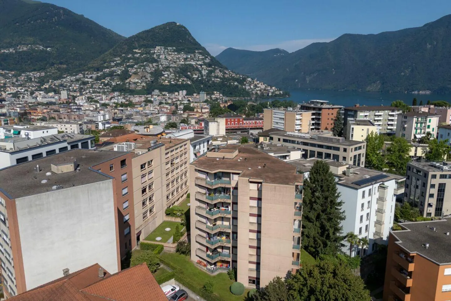 Appartamento spazioso con vista sulla città - Foto 1 di 9