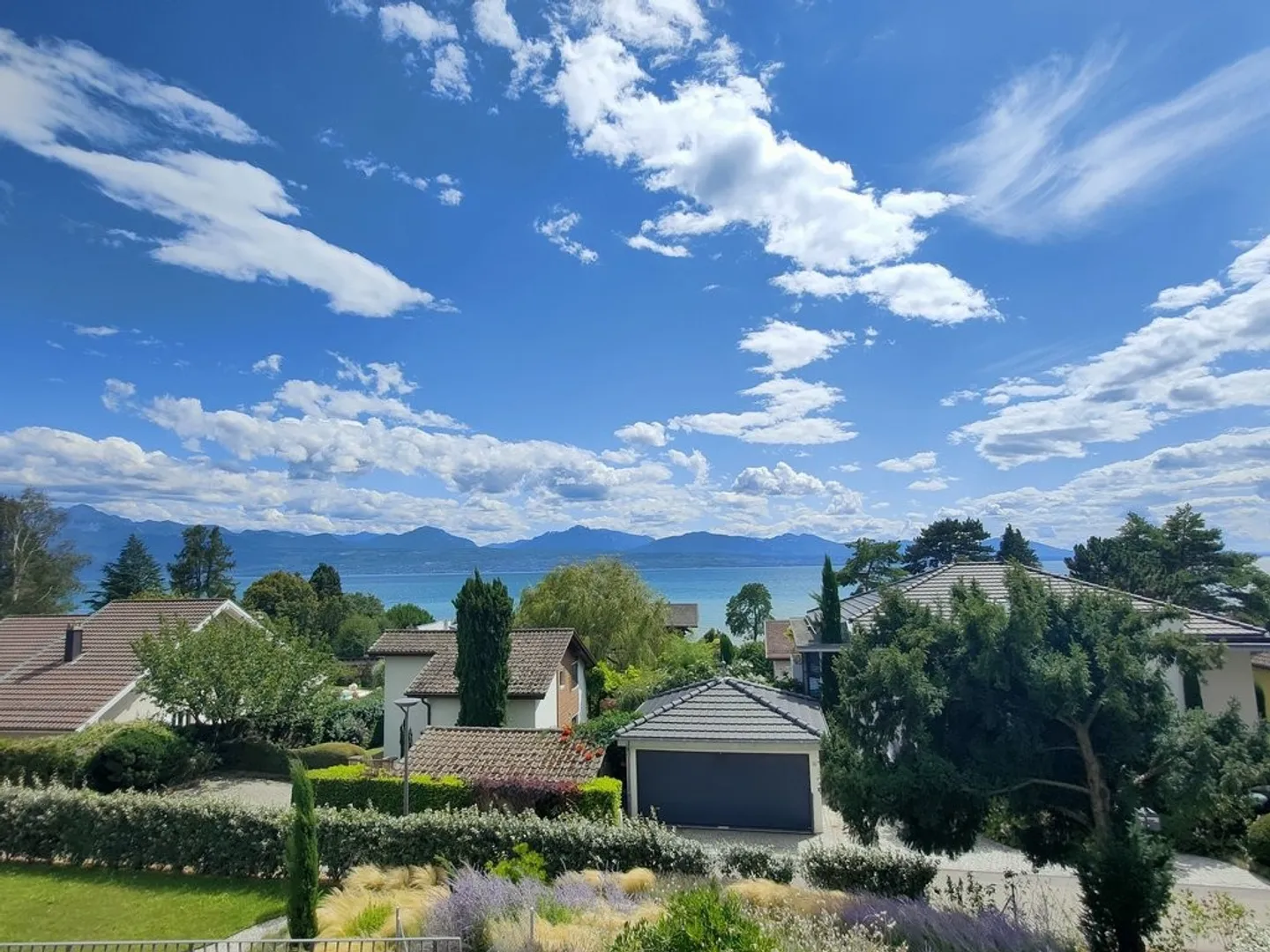 Appartement mit Ausnahmemöbeln in St-Sulpice / Miete verhandelbar - Foto 1 von 11