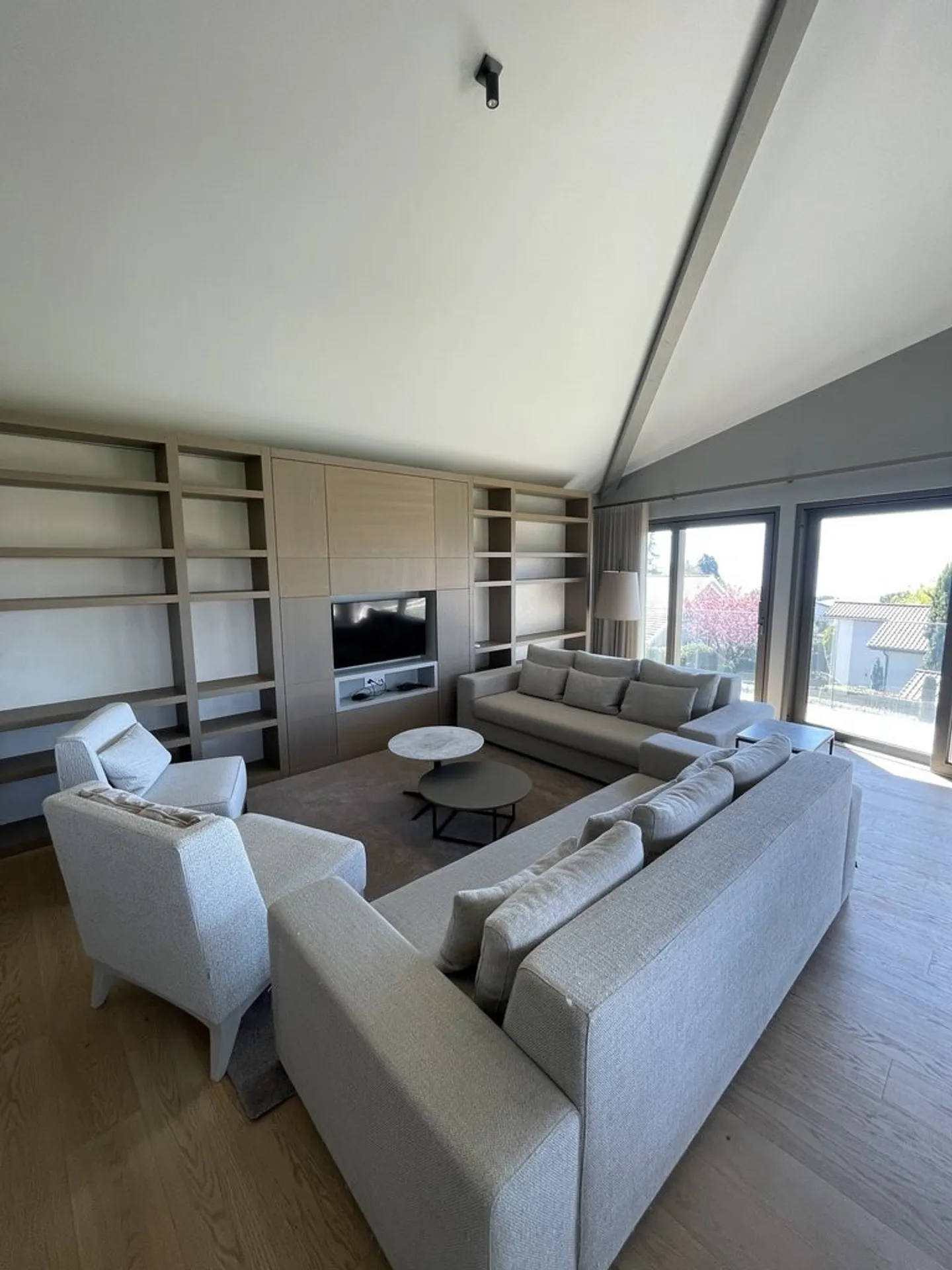 Appartement mit Ausnahmemöbeln in St-Sulpice / Miete verhandelbar - Foto 4 von 11