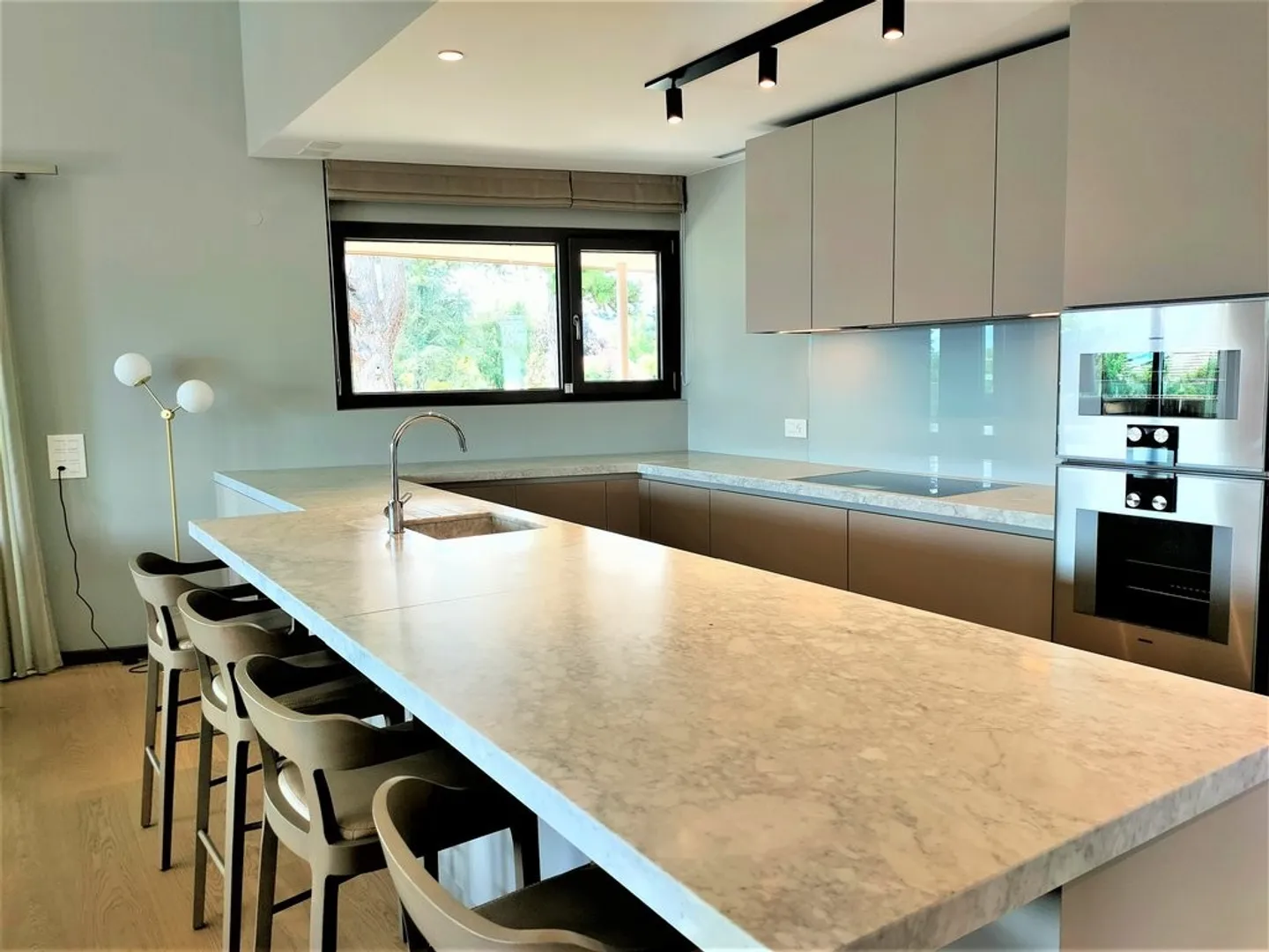 Appartement mit Ausnahmemöbeln in St-Sulpice / Miete verhandelbar - Foto 5 von 11