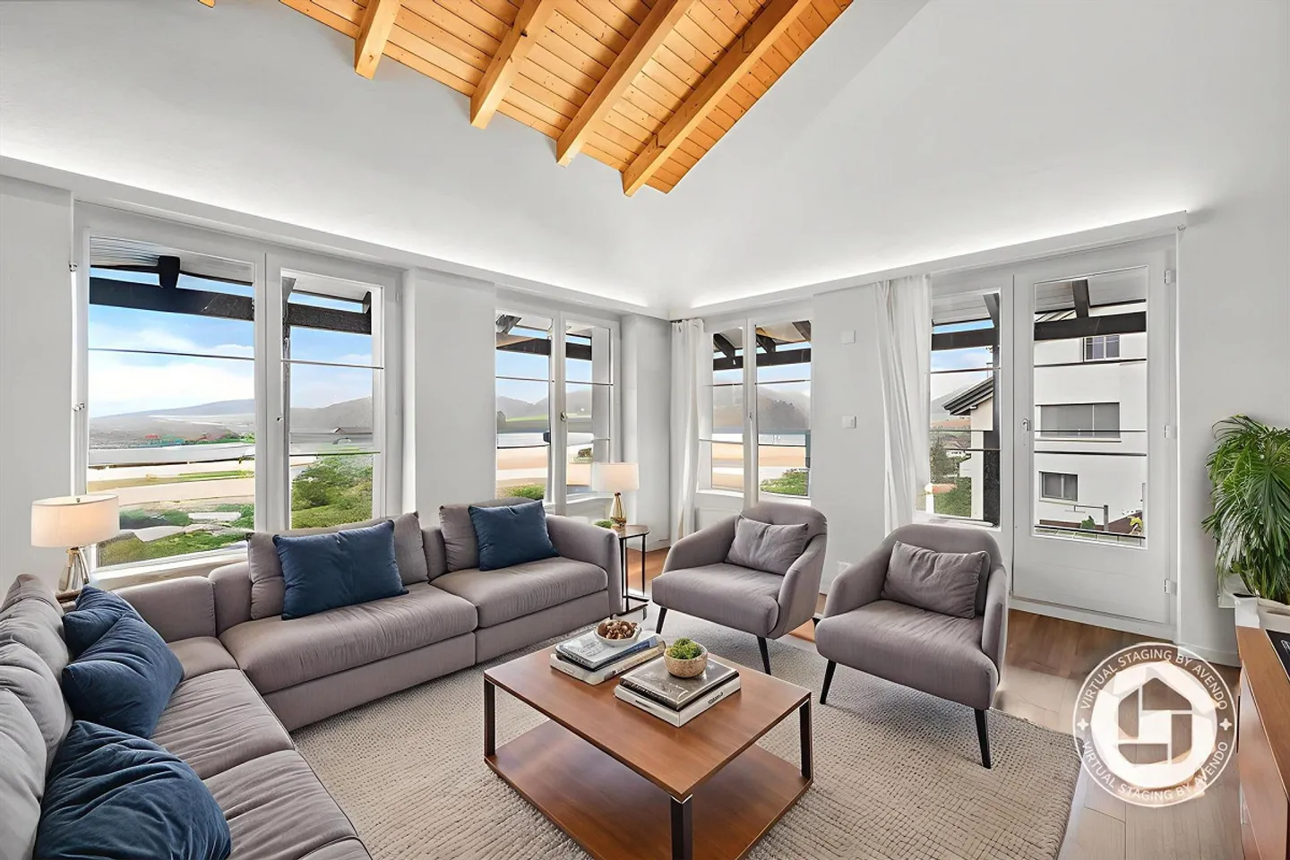 Exclusive Living with a View: Single-Family House with Apartment - Photo 7 of 13
