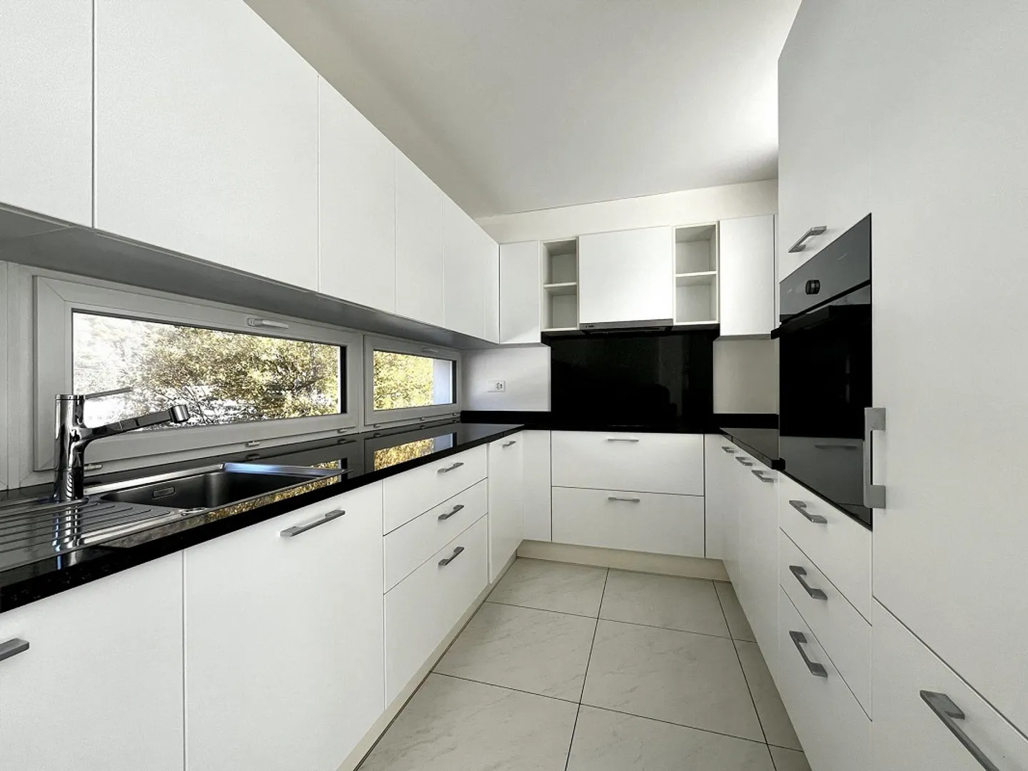 RIVERA - À LOUER 4.5 PIÈCES AVEC TERRASSE VITRÉE - Photo 5 sur 12