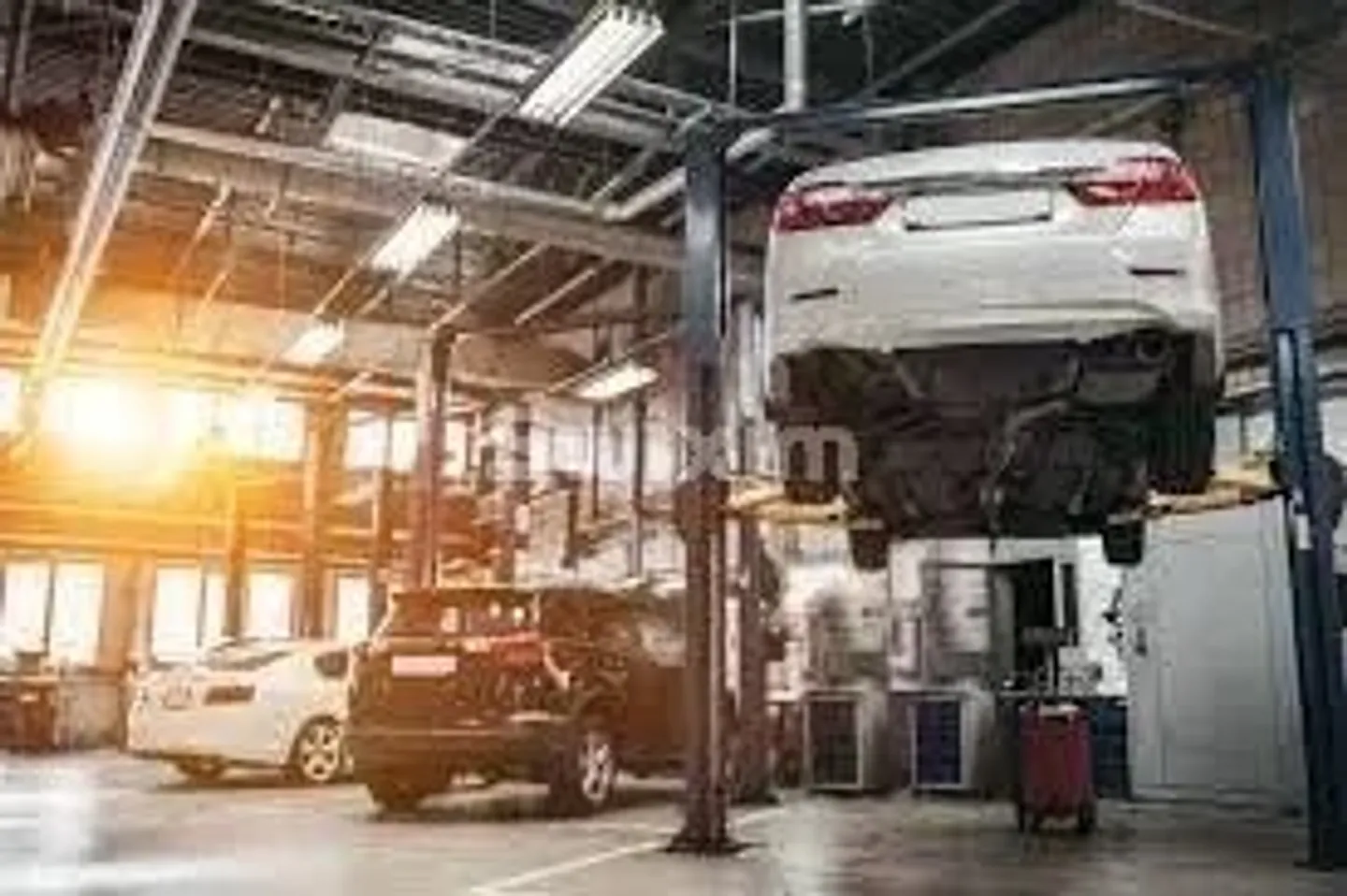 Rare garage/body shop in Acacias - Photo 1 of 1