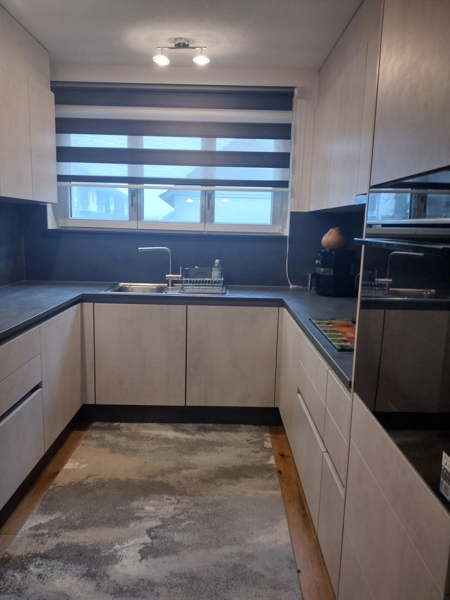 Maison d'angle de 6,5 pièces récemment rénovée avec un jardin de rêve à Buchs - Photo 4 sur 12