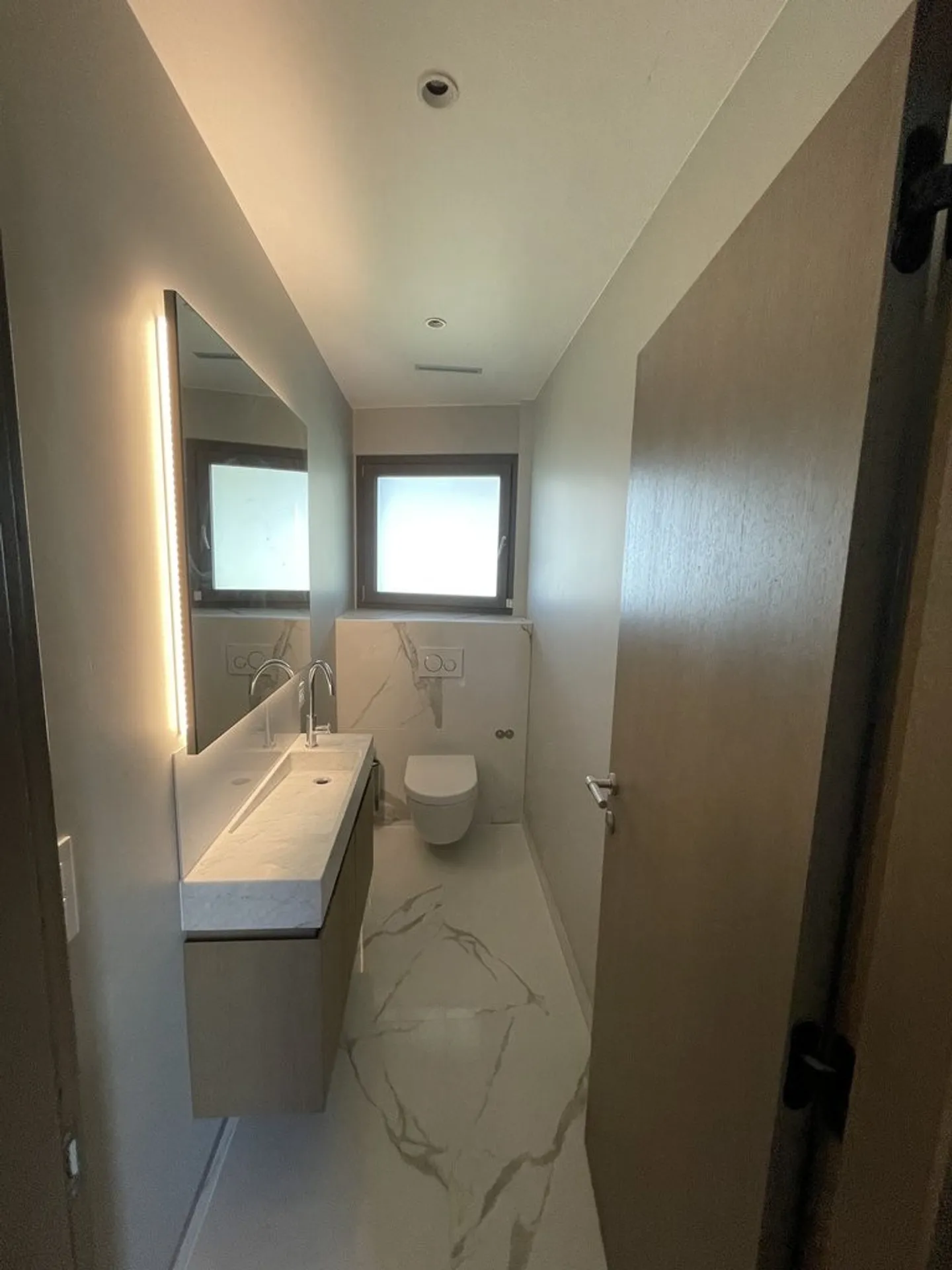 Appartement mit Ausnahmemöbeln in St-Sulpice / Miete verhandelbar - Foto 8 von 11