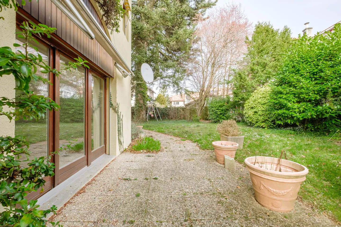 Bel Appartement avec Jardin - Photo 1 sur 5