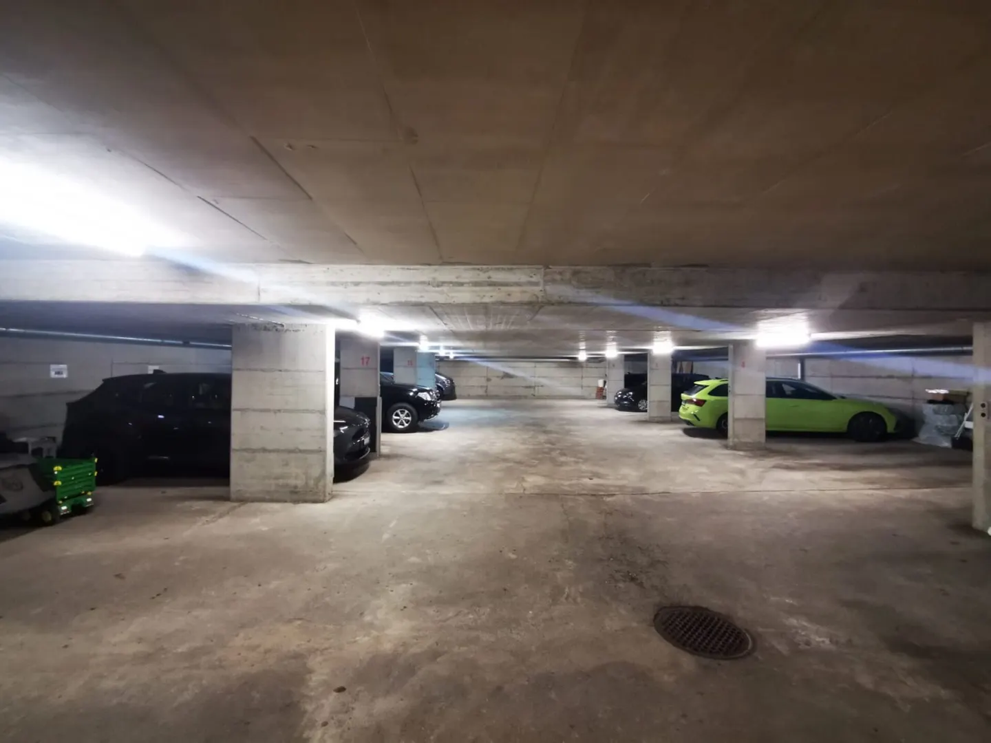 Place de parking dans le garage souterrain - Photo 2 sur 2