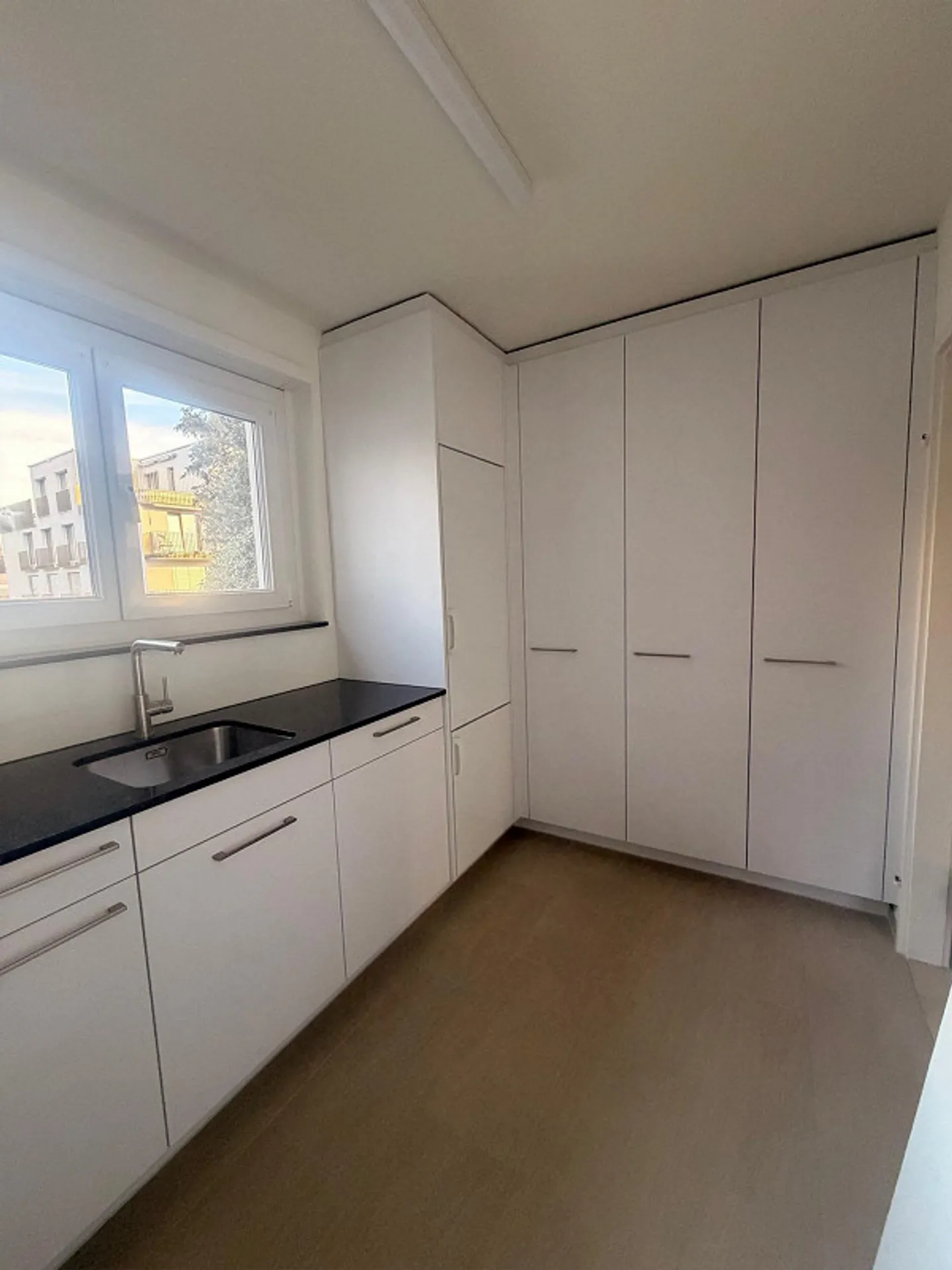 Newly Renovated Garden Apartment - Photo 8 of 12