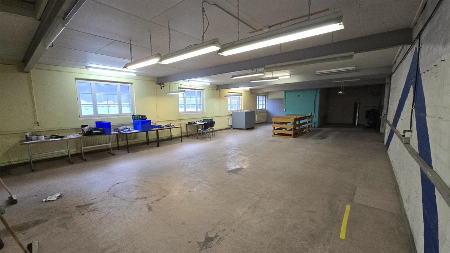 Storage or workshop rooms for rent on the upper floor - Photo 2 of 4