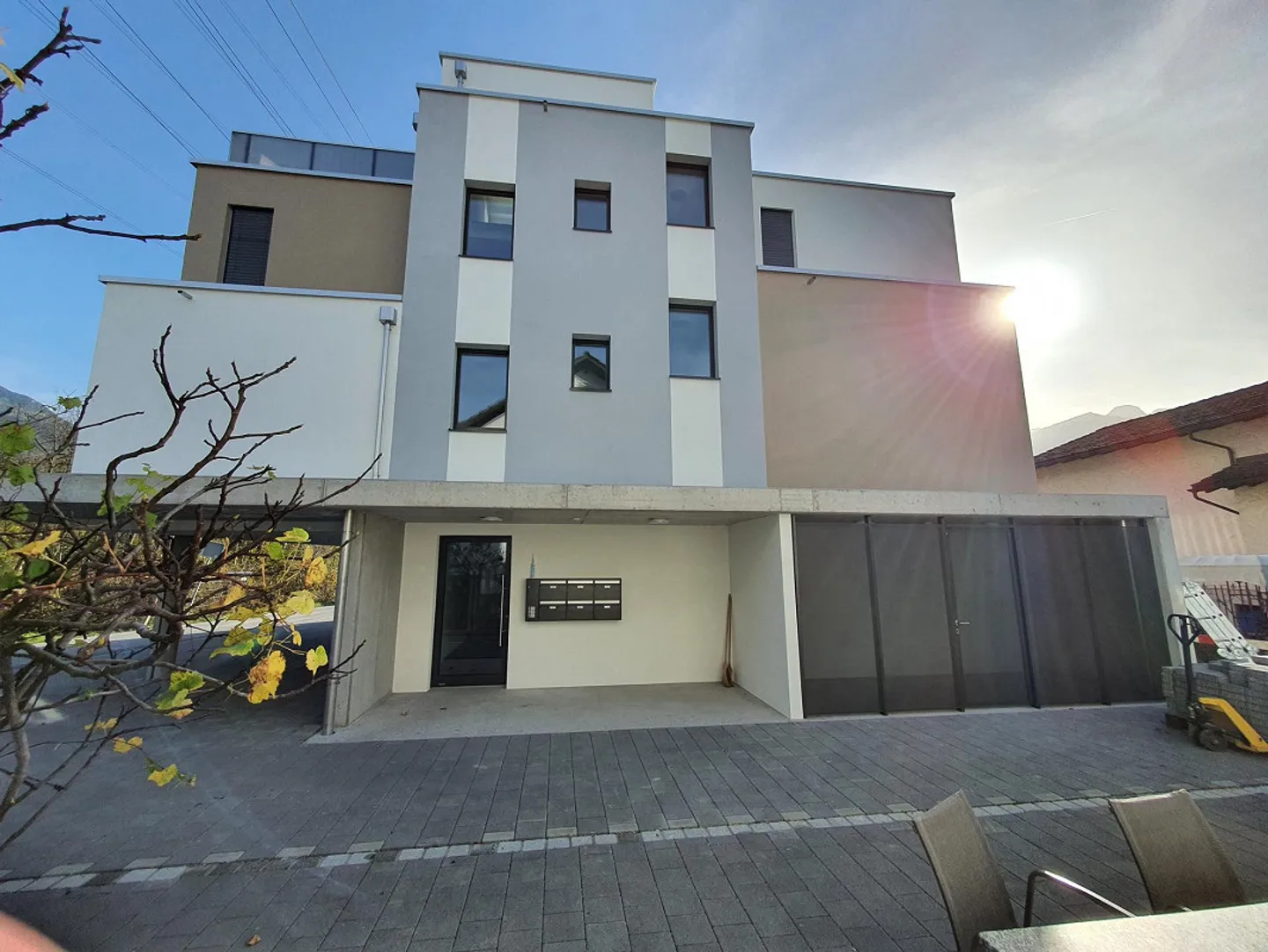 Moderno appartamento attico di 4,5 stanze con grande terrazza e vista sulle montagne - Foto 1 di 14