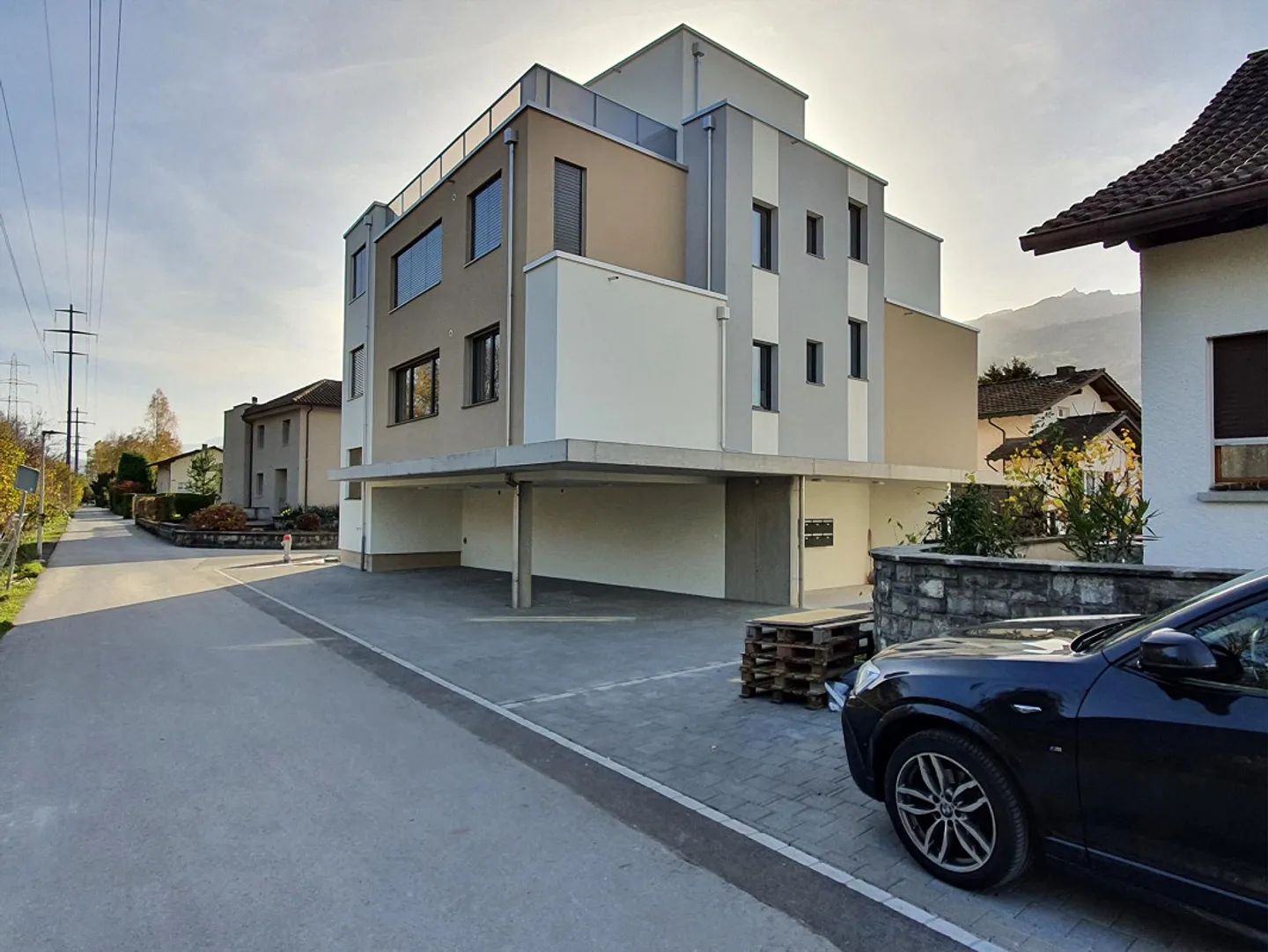 Moderno appartamento attico di 4,5 stanze con grande terrazza e vista sulle montagne - Foto 2 di 14