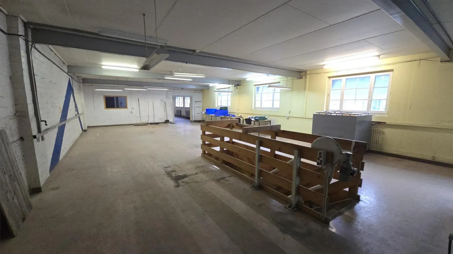 Storage or workshop rooms for rent on the upper floor - Photo 3 of 4