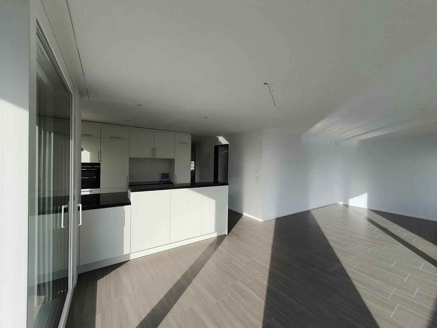 Moderno appartamento attico di 4,5 stanze con grande terrazza e vista sulle montagne - Foto 11 di 14