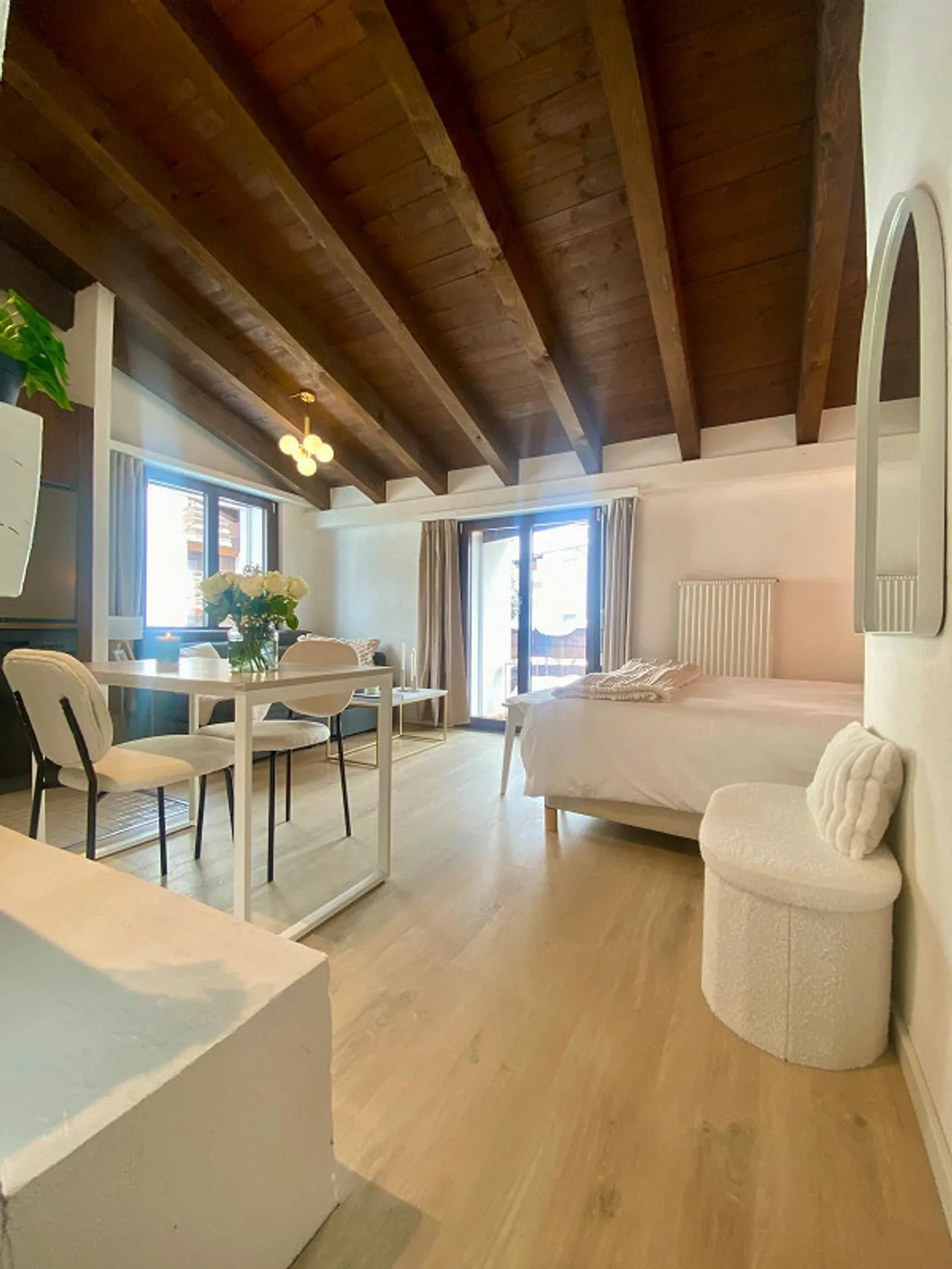 Appartamento per vacanze completamente attrezzato ski-in/ski-out a Laax Murschetg in affitto a lungo termine - Foto 1 di 25