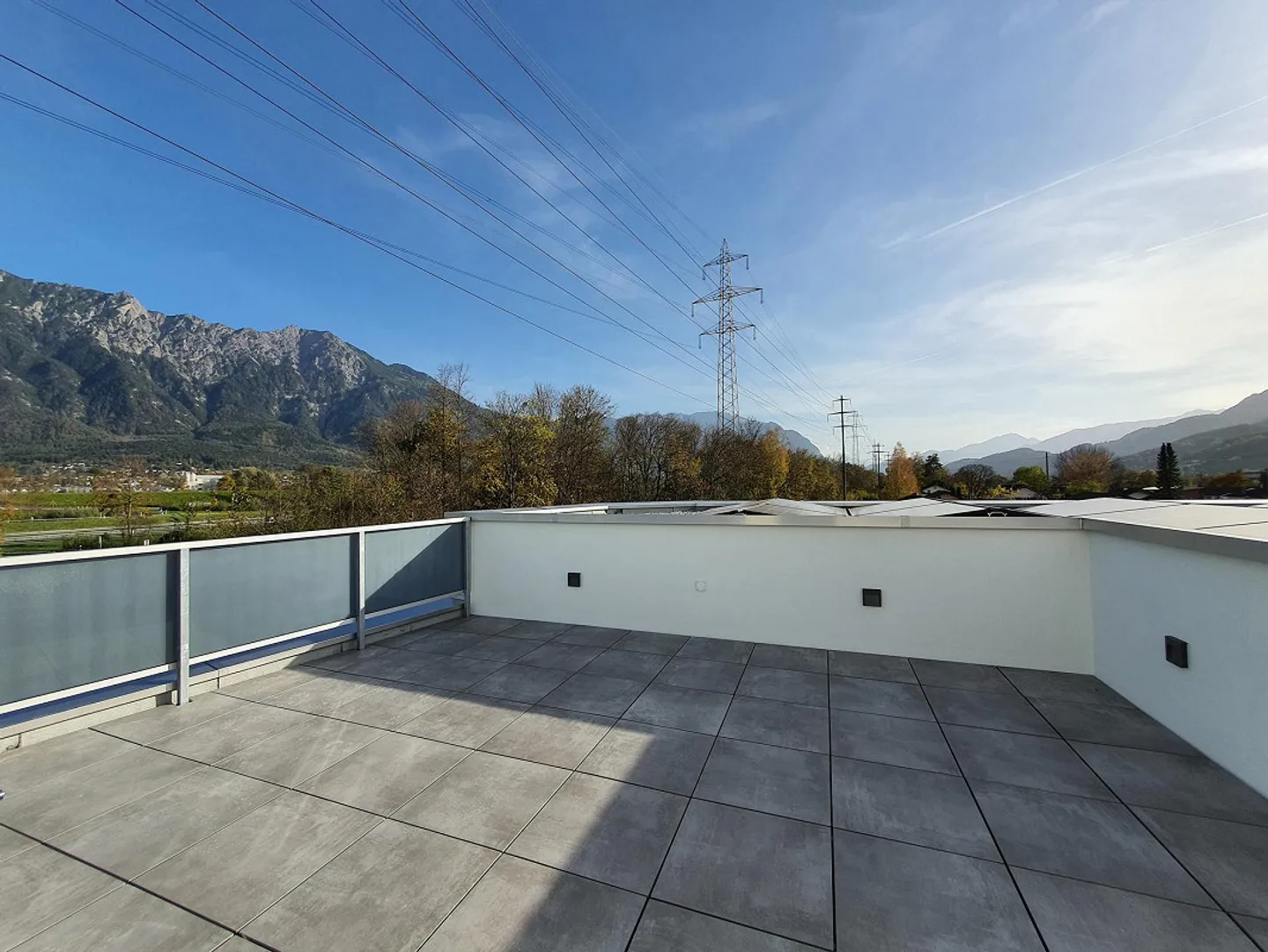 Moderno appartamento attico di 4,5 stanze con grande terrazza e vista sulle montagne - Foto 14 di 14