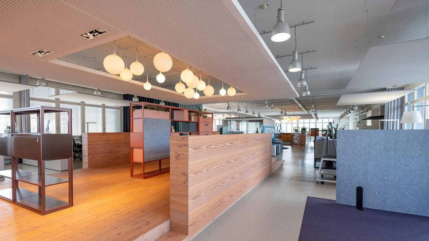 YOUR NEW COMMERCIAL SPACE CENTRAL WITH A VIEW! - Photo 7 of 11