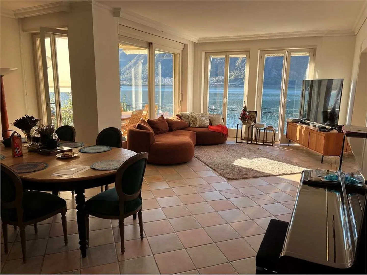 2453_ Bissone - Appartamento di 5.5 locali in complesso residenziale sul lago - Foto 2 di 3