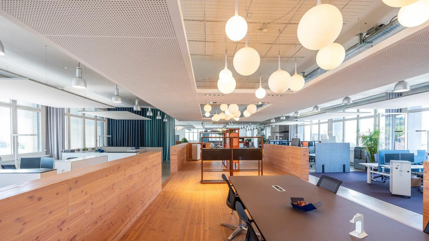 YOUR NEW COMMERCIAL SPACE CENTRAL WITH A VIEW! - Photo 5 of 11
