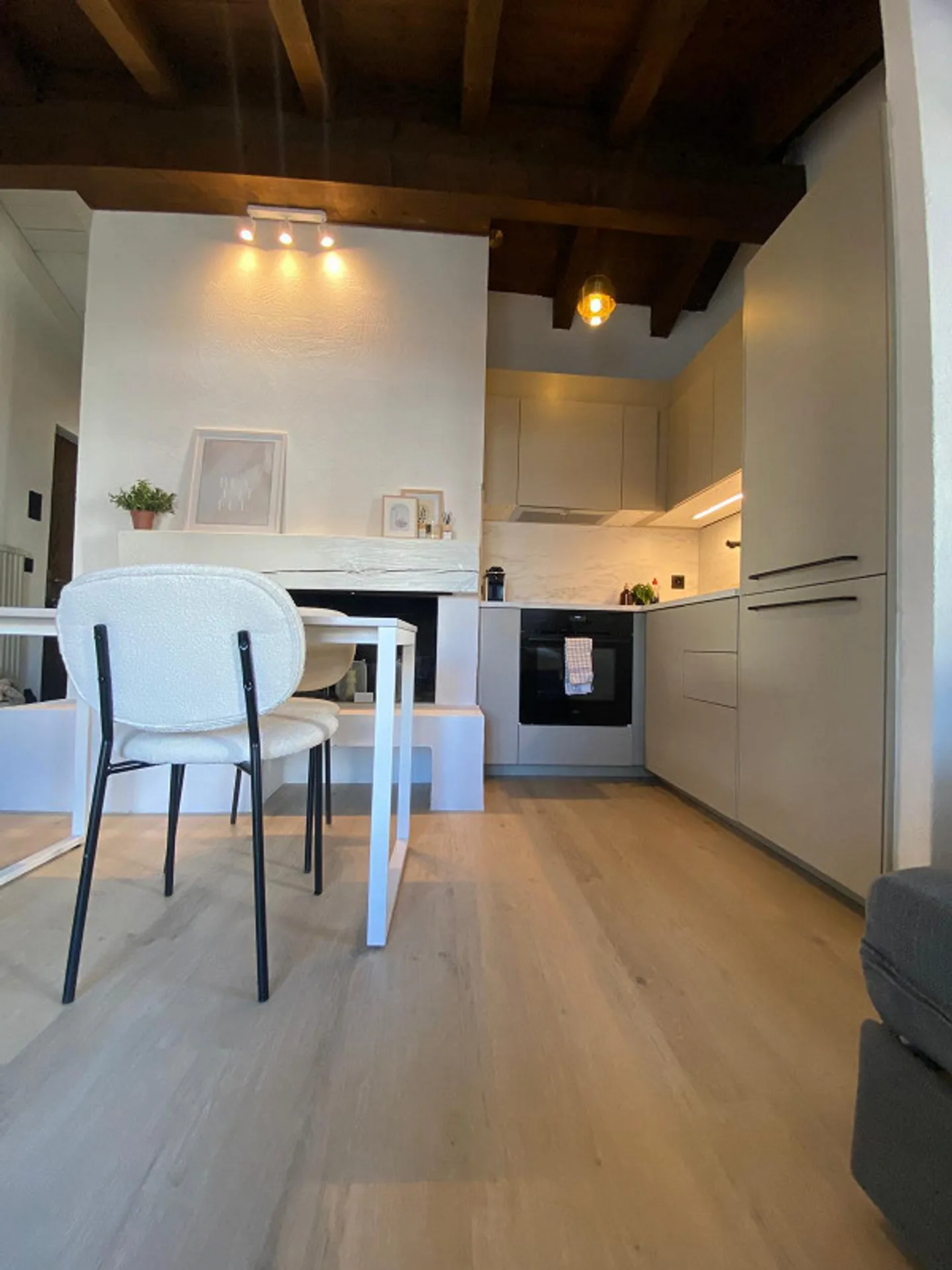 Appartamento per vacanze completamente attrezzato ski-in/ski-out a Laax Murschetg in affitto a lungo termine - Foto 12 di 25