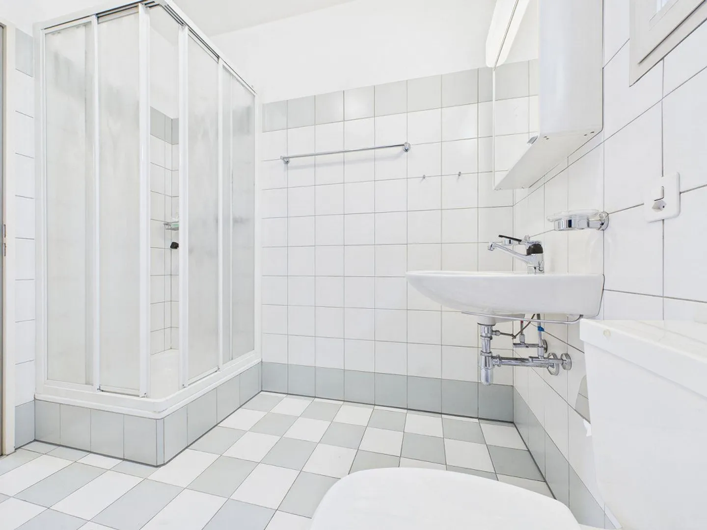 Grosszügiges 7,5-Zimmer-Haus mit privatem Garten nahe dem Zentrum von Lugano - Foto 8 di 13