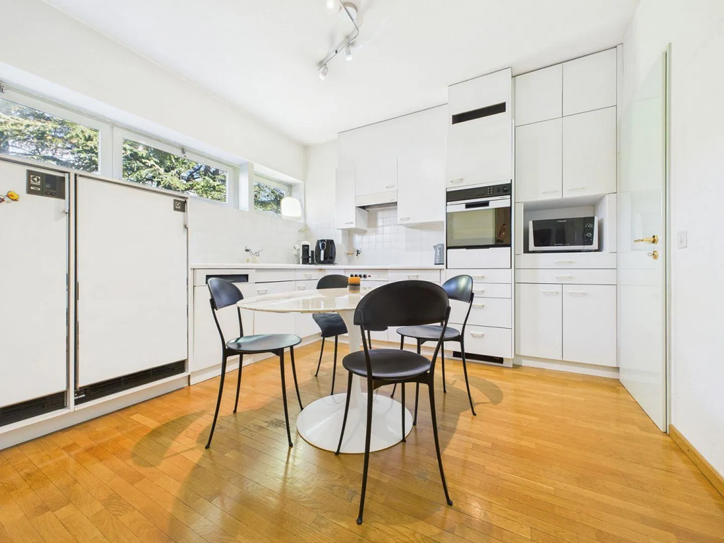 Grosszügiges 7,5-Zimmer-Haus mit privatem Garten nahe dem Zentrum von Lugano - Foto 10 di 13