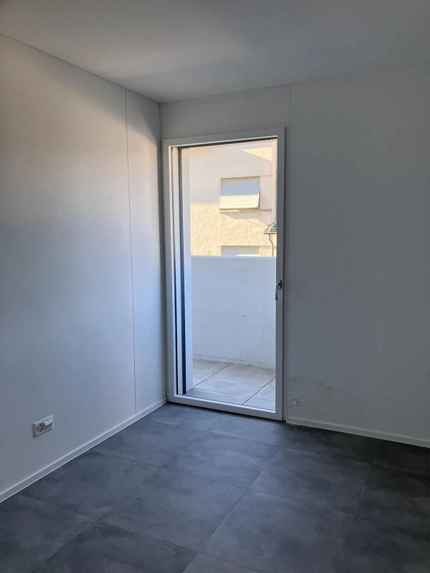 MENDRISIO – NOUVEAU 2½ PIÈCES EN PREMIÈRE LOCATION AVEC TERRASSE ET PLACE DE PARKING - Photo 5 sur 8