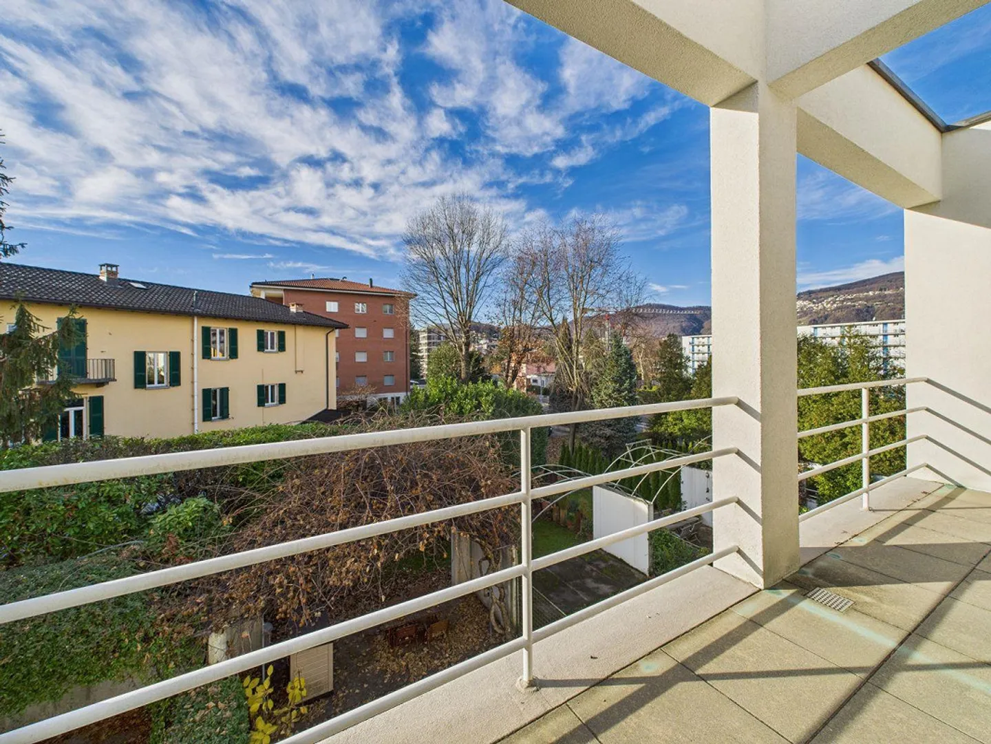 Grosszügiges 7,5-Zimmer-Haus mit privatem Garten nahe dem Zentrum von Lugano - Foto 12 di 13