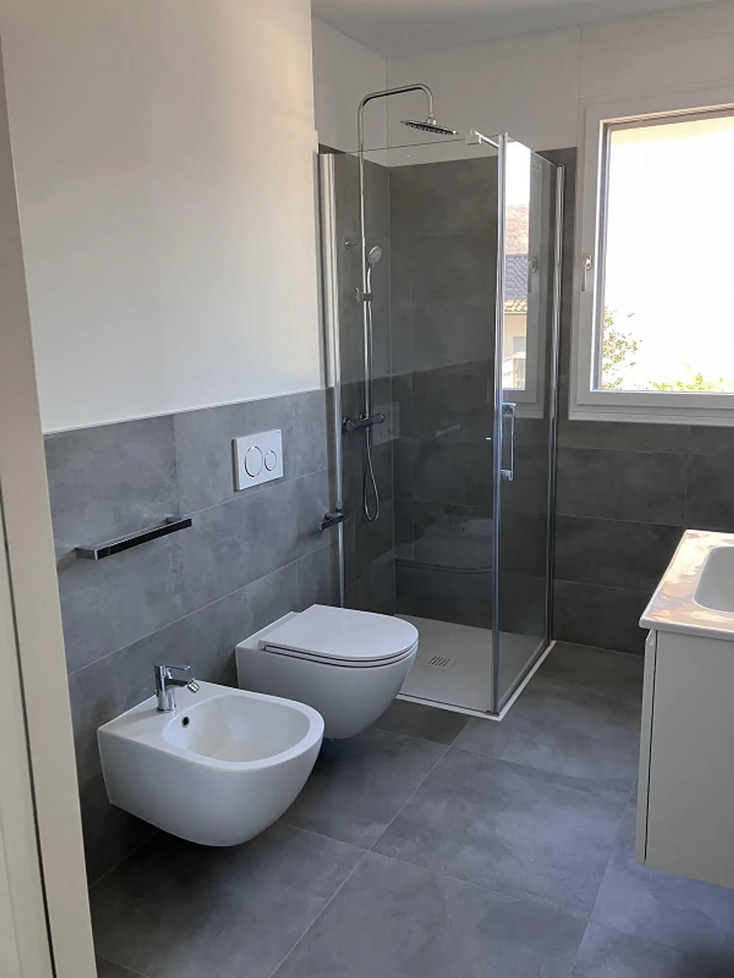 MENDRISIO – NOUVEAU 2½ PIÈCES EN PREMIÈRE LOCATION AVEC TERRASSE ET PLACE DE PARKING - Photo 7 sur 8