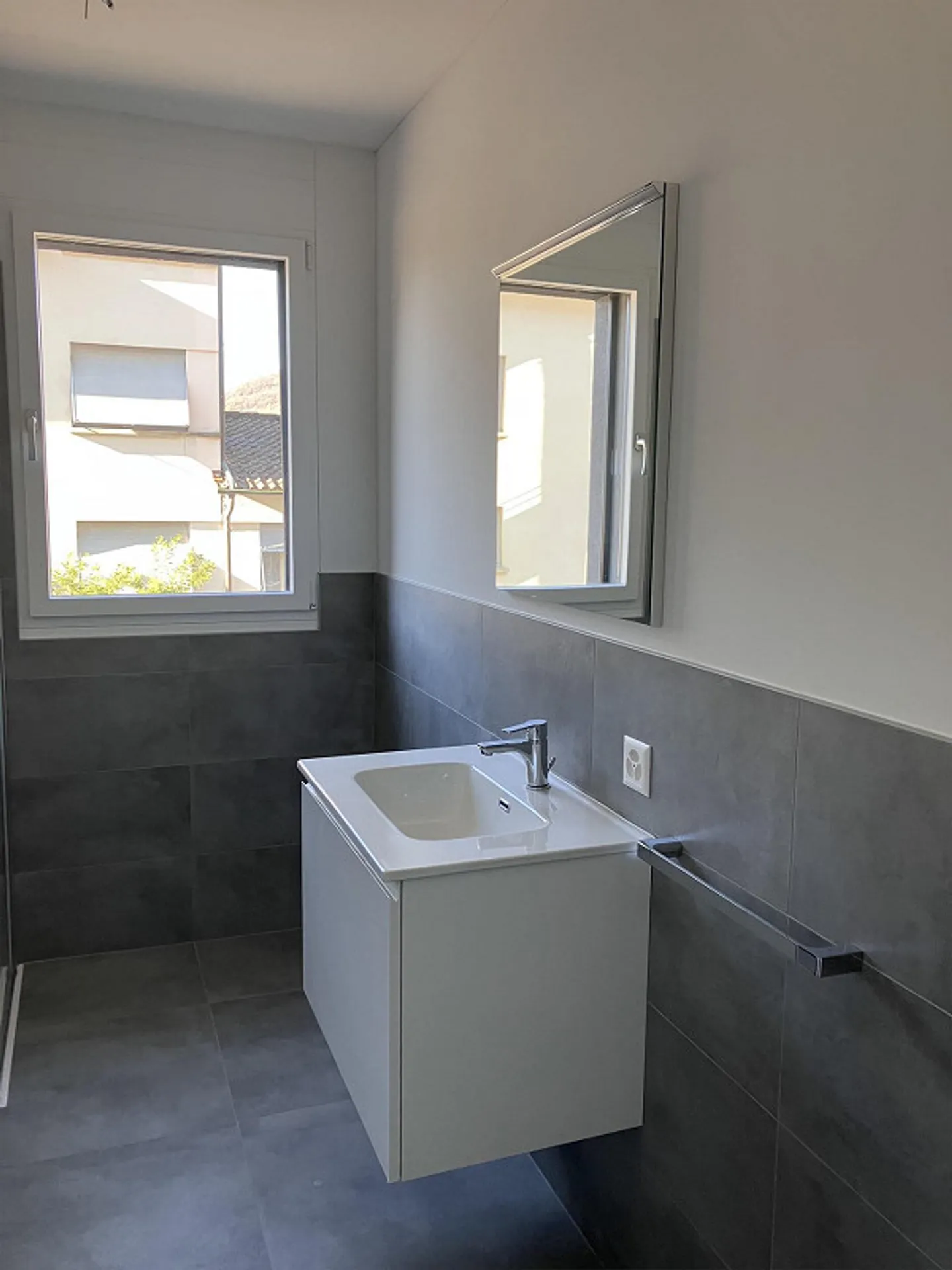MENDRISIO – NOUVEAU 2½ PIÈCES EN PREMIÈRE LOCATION AVEC TERRASSE ET PLACE DE PARKING - Photo 8 sur 8