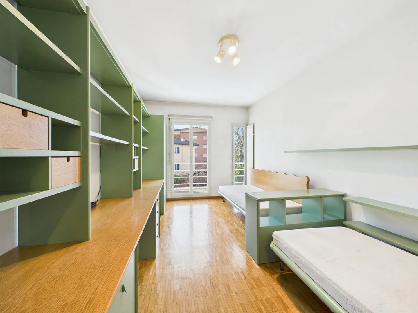 Grosszügiges 7,5-Zimmer-Haus mit privatem Garten nahe dem Zentrum von Lugano - Foto 13 di 13