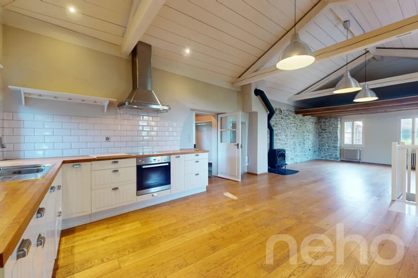 Renovated house with garden in an exceptional location - Photo 11 of 12