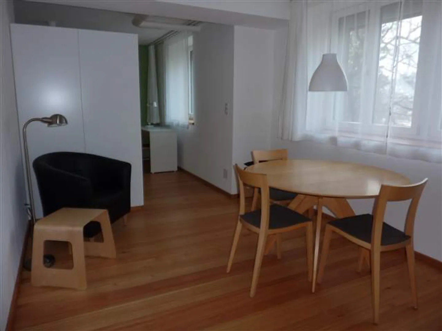 Studio moderno arredato vicino alla città vecchia - Foto 3 di 7