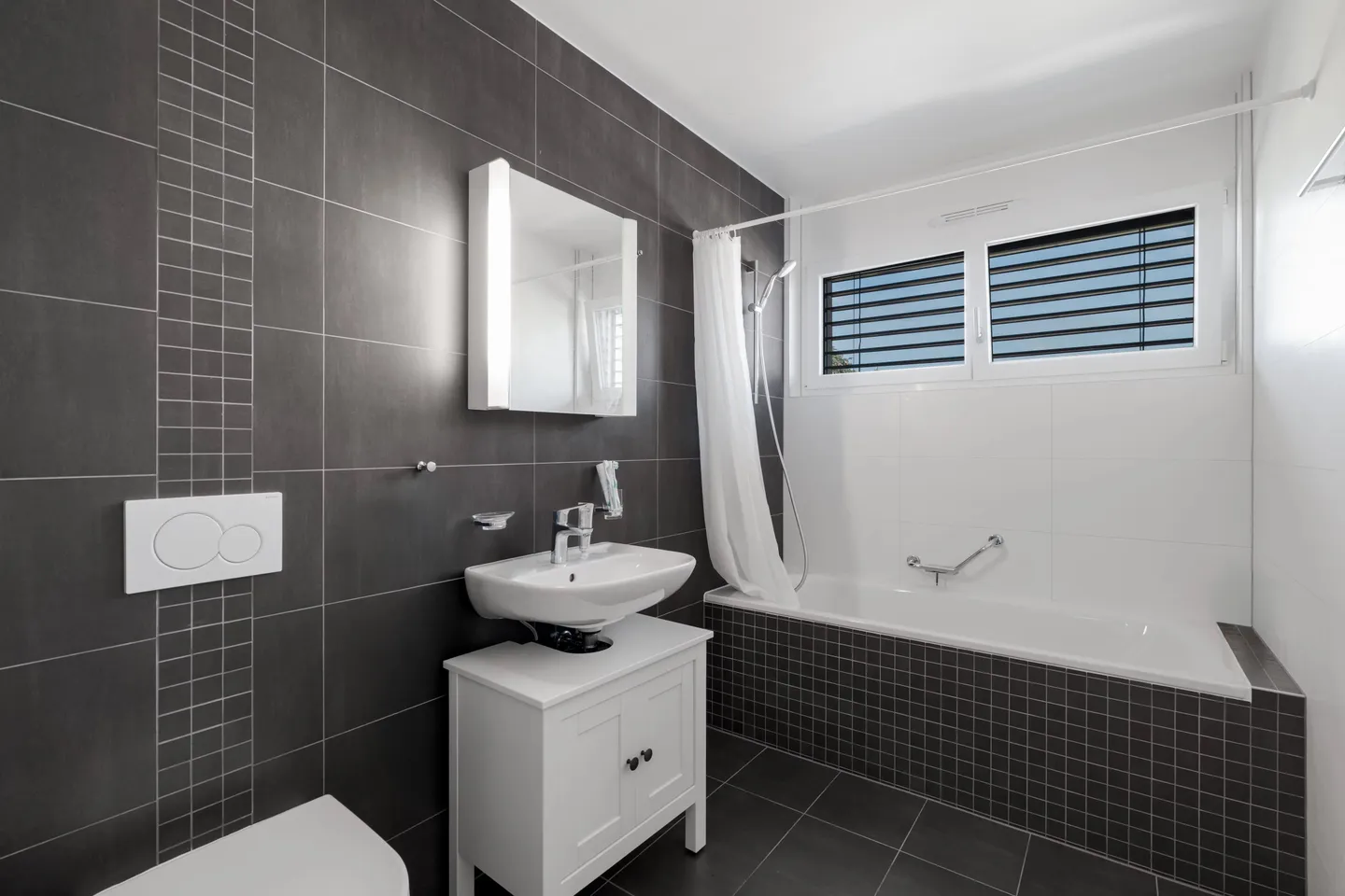 Zeitgenössische 4,5-Zimmer-Penthouse-Wohnung in der Nähe des Sees - Foto 6 von 8