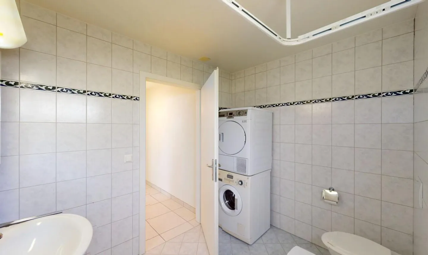 Bright Apartment with Garden - Photo 8 of 13